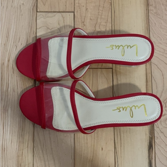LULU’S JAE RED VINYL PEEP-TOE MULES - Picture 2 of 5